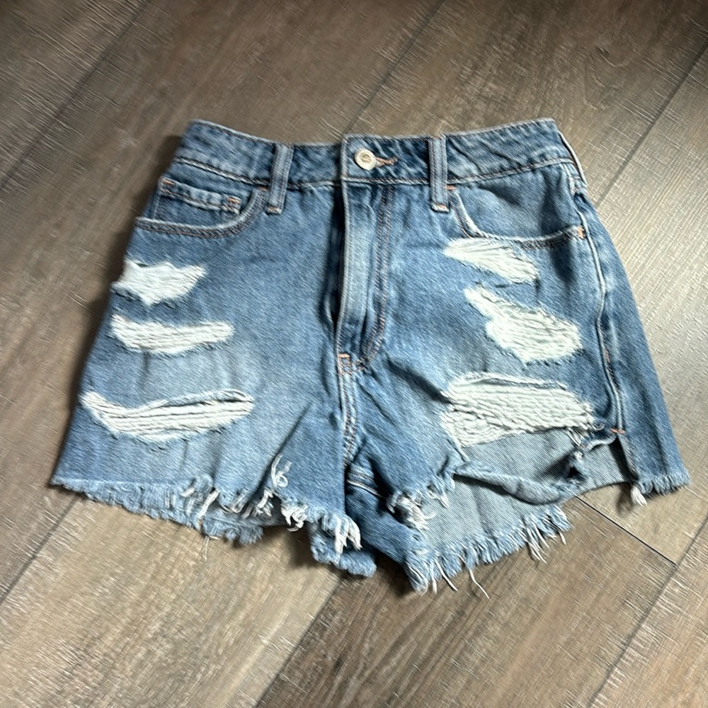 Hollister 0 Ultra High-Rise Vintage Relaxed Mom Short 3”